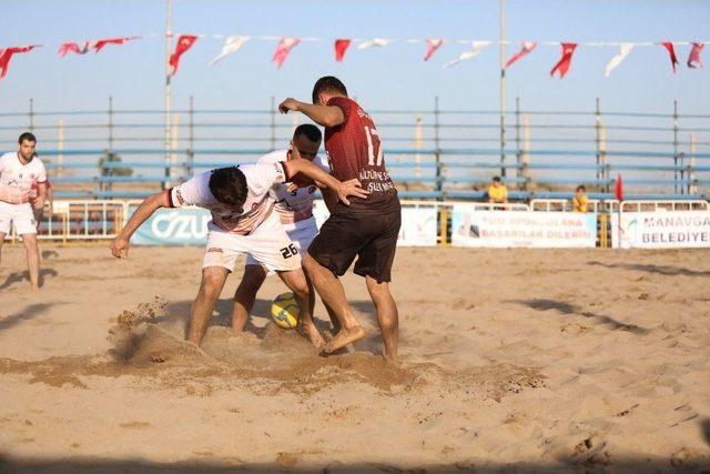 Manavgat’ta Plaj Futbolu Heyecanı Başladı