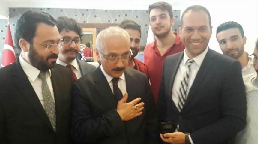 Bakan Elvan&rsquo;a 15 Temmuz Logolu Y&uuml;z&uuml;k