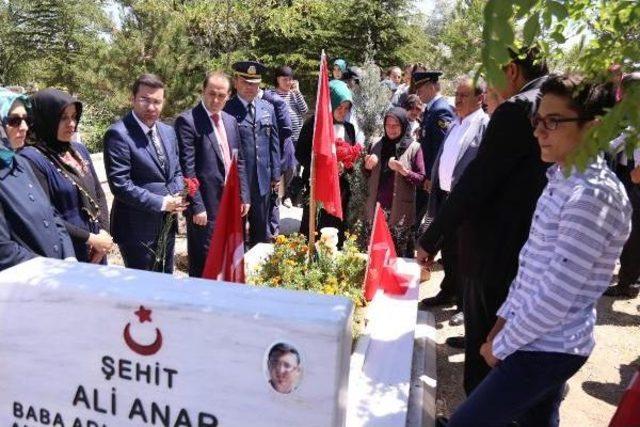 Kahramankazan'da 15 Temmuz Şehitleri Mezarları Başında Anıldı 