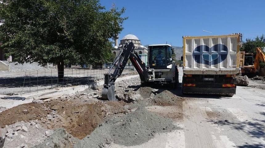 Caddelerde &Uuml;styapı Ve Altyapı &Ccedil;alışmaları Tamamlanıyor