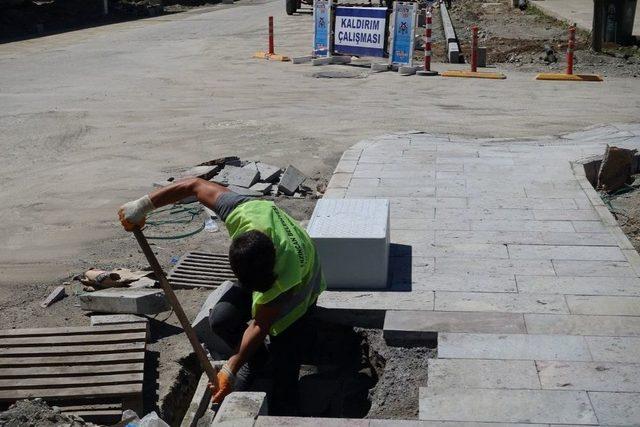 Caddelerde Üstyapı Ve Altyapı Çalışmaları Tamamlanıyor