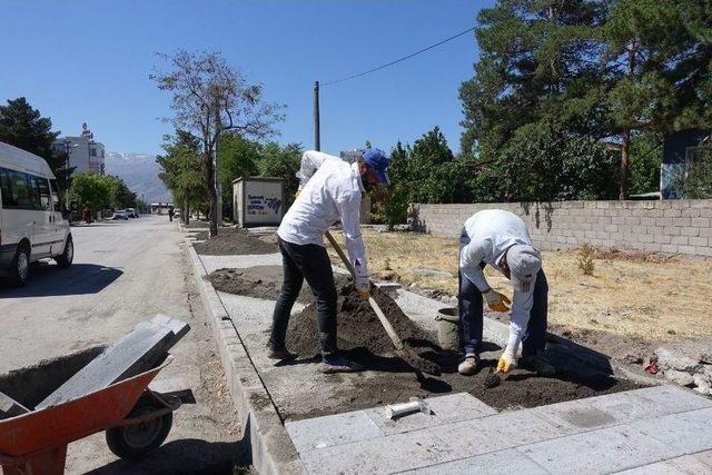 Caddelerde Üstyapı Ve Altyapı Çalışmaları Tamamlanıyor