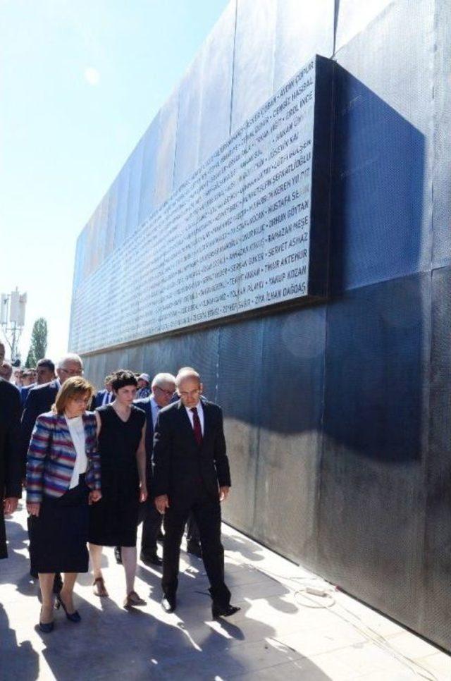 Başbakan Yardımcısı Şimşek, 15 Temmuz Demokrasi Müzesini Ziyaret Etti