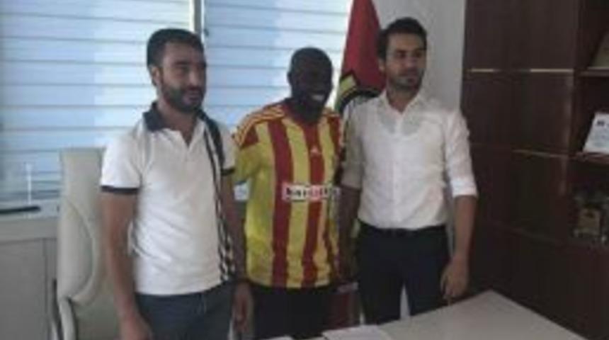 Issiar Dia&rsquo;dan Resmi İmza