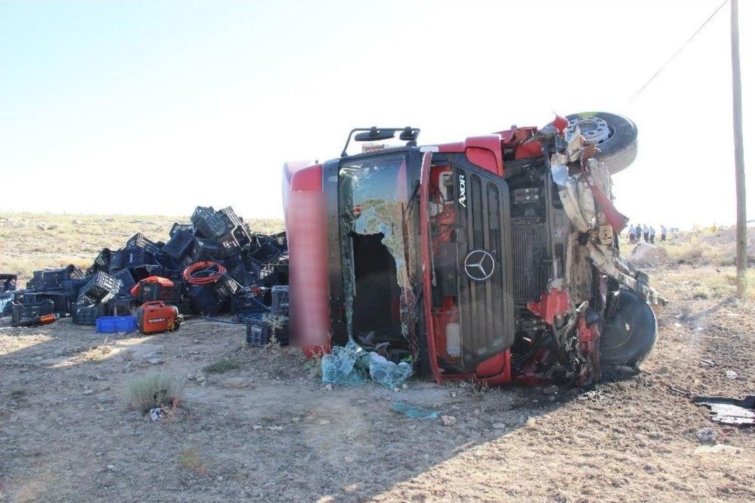 Karaman&rsquo;da Devrilen &Ccedil;ekicinin S&uuml;r&uuml;c&uuml;s&uuml; Hayatını Kaybetti