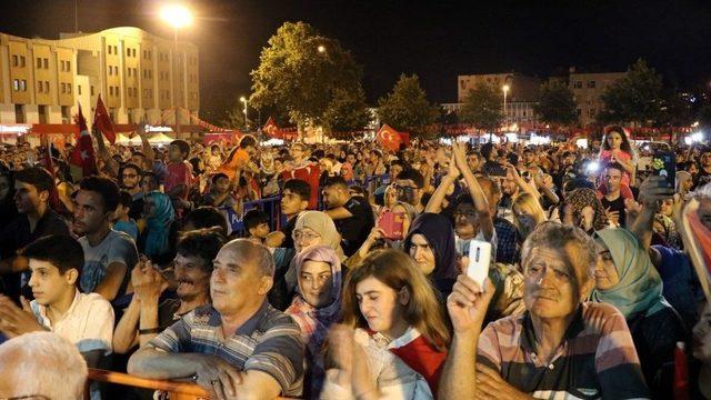 Sakarya’da ‘demokrasi Nöbeti’ Başladı