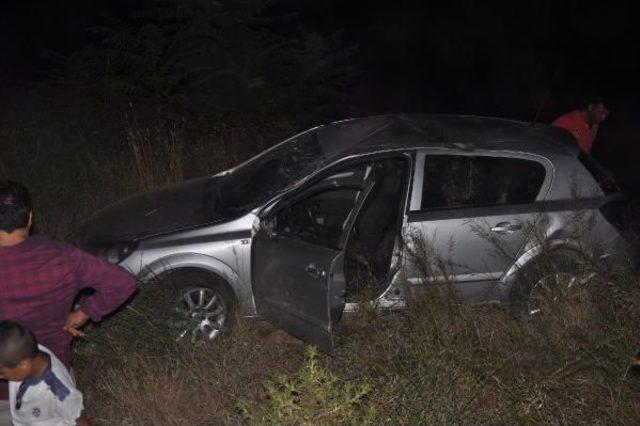 İzmir'de Otomobil Şarampole Yuvarlandı: 4 Yaralı