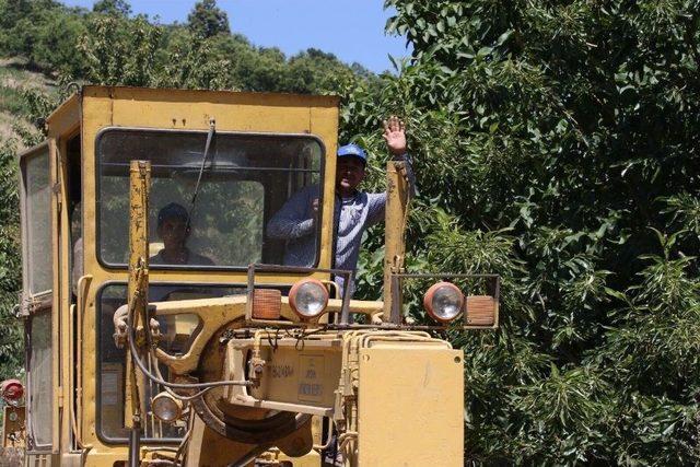 Büyükşehir Yol Ekipleri Çalışmalarını Kuyucak’ta Sürdürüyor