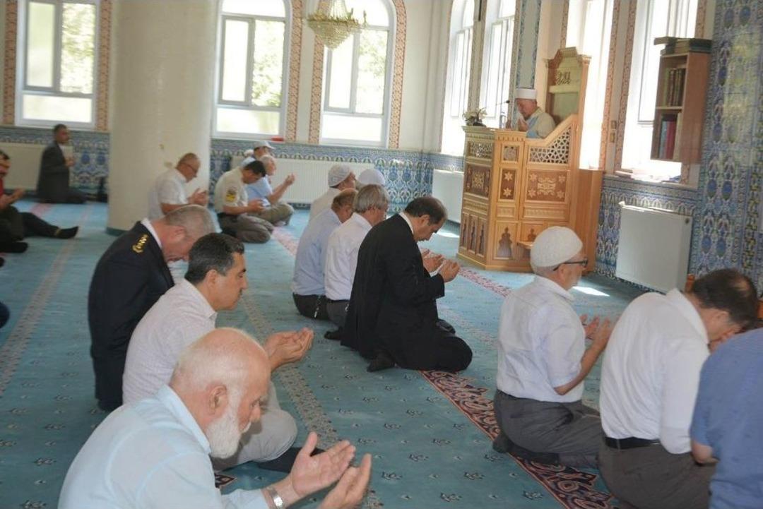 Vali Demir; "etten Kemikten Olan İnsanlar Tanklara, T&uuml;feklere, U&ccedil;aklara Meydan Okudular"