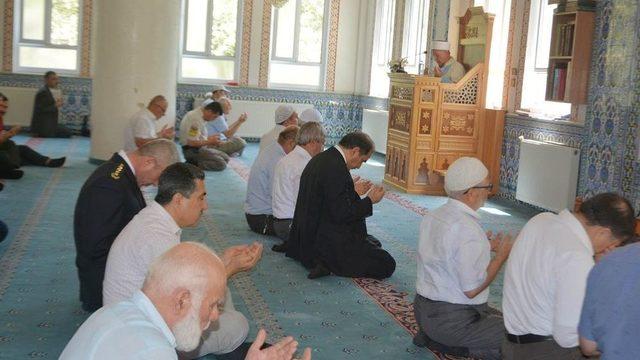 Vali Demir; etten Kemikten Olan İnsanlar Tanklara, Tüfeklere, Uçaklara Meydan Okudular