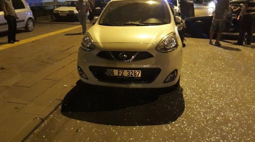 Kontrolden Çıkan Otomobil, Park Halindeki Araçların Arasına Daldı