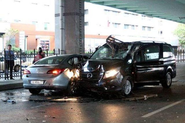 Şişli'de Trafik Kazası:1'i Ağır 2 Yaralı