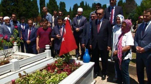 Cumhurbaşkanı Erdoğan 15 Temmuz Şehitleri Için Kuran Okudu