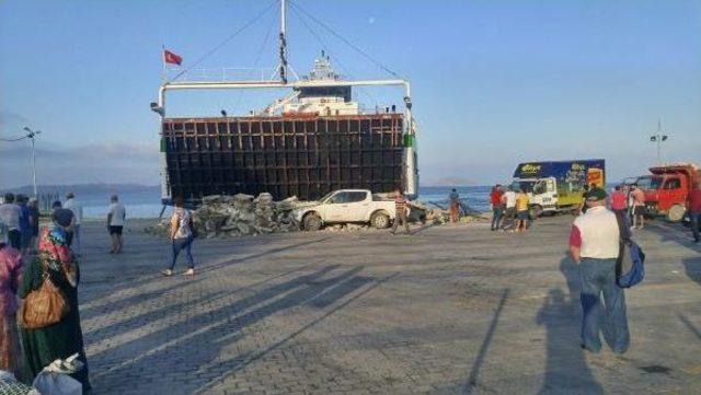 'çanakkale' Feribotu, Marmara Adası'nda Iskeleye Çarptı