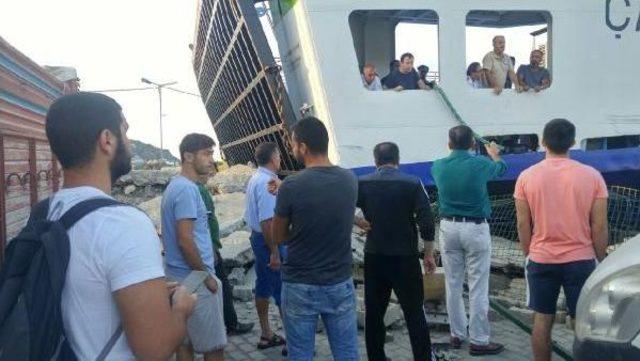 'çanakkale' Feribotu, Marmara Adası'nda Iskeleye Çarptı