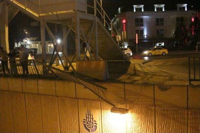 Kontrolden &Ccedil;ıkan Taksi Alt Ge&ccedil;ide D&uuml;şt&uuml;: 3 Yaralı 1