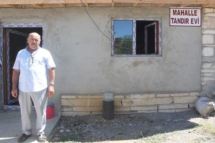 Mahalleli Ekmeğini Tandırdan Çıkarıyor G4