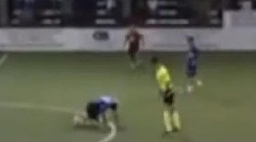 Halı Sahada Kalp Krizi Ge&ccedil;irerek &Ouml;ld&uuml;