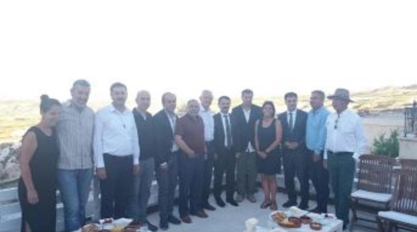 Vali Aktaş, Turizmciler İle Bir Araya Geldi