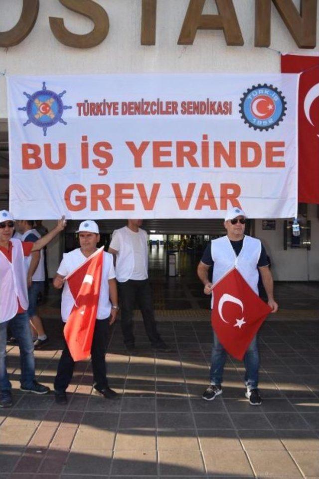 İzmir'de Yolcu Ve Araba Vapuru Seferleri, Grev Nedeniyle Durdu