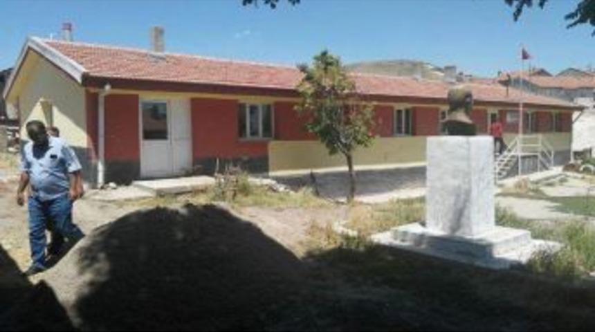 M&uuml;d&uuml;r Halil &Ccedil;etin: Altıntaş&rsquo;ta T&uuml;m Okullarımız Bakım Ve Onarıma Alındı