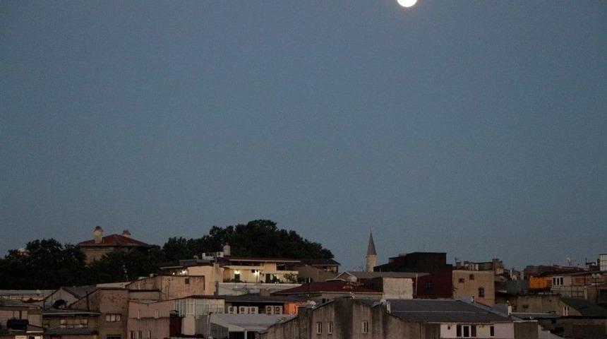 (özel Haber) İstanbul’da Dolunaylı Ve Havai Fişekler Görsel Şölen