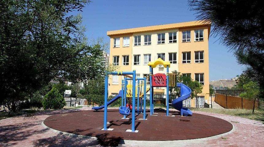 Karşıyaka&rsquo;nın Okulları Yenileniyor