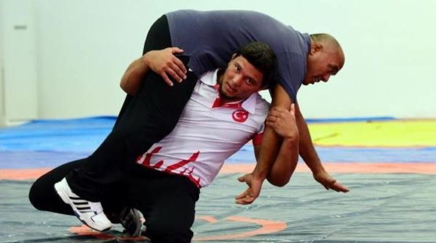 G&uuml;reş&ccedil;i Babanın Şampiyon Oğlu