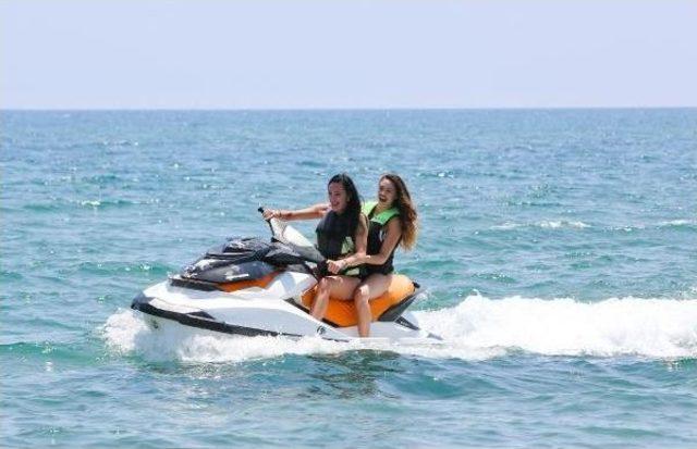 Rus Turistler Jet-Ski Tutkunu