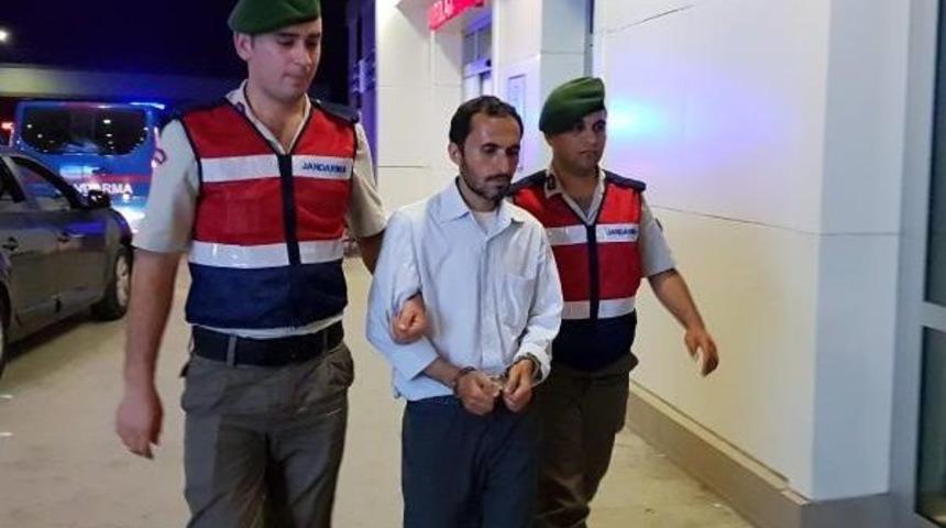 Otob&uuml;steki T&uuml;rk Bayrağını Indirmek Isteyen Yolcuya G&ouml;zaltı