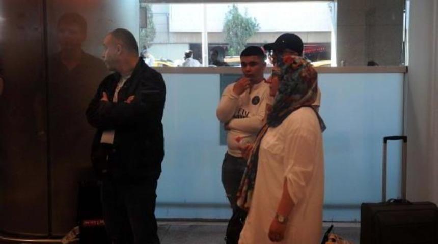 Atat&uuml;rk Havalimanı'nda Valiz Arama Kavgasında G&uuml;mr&uuml;k Memuru Kaşından Yaralandı