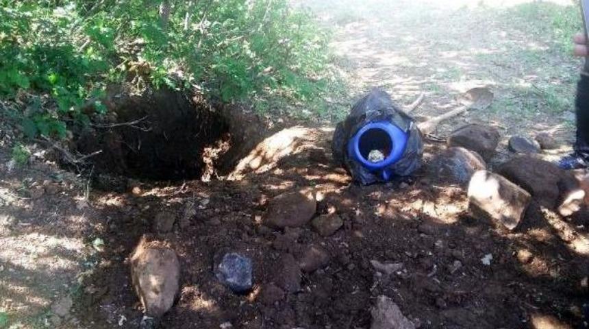 Bing&ouml;l'de Toprağa G&ouml;m&uuml;l&uuml; Kalaşnikof Bulundu