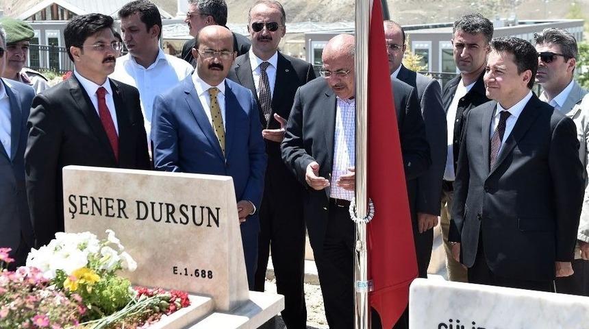 Şehitler Mamak&rsquo;ta Kabirleri Başında Anıldı