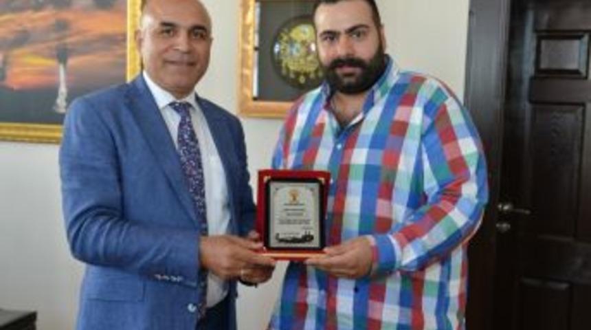 Başkan Korkut&rsquo;a Berlin Teşkilatından Plaket