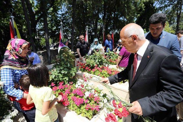Başkan Yaşar, 15 Temmuz Şehitlerini Andı 1