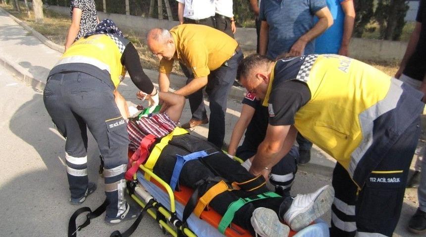 Midibüs İle Otomobil Çarpıştı, 1 Yaralı