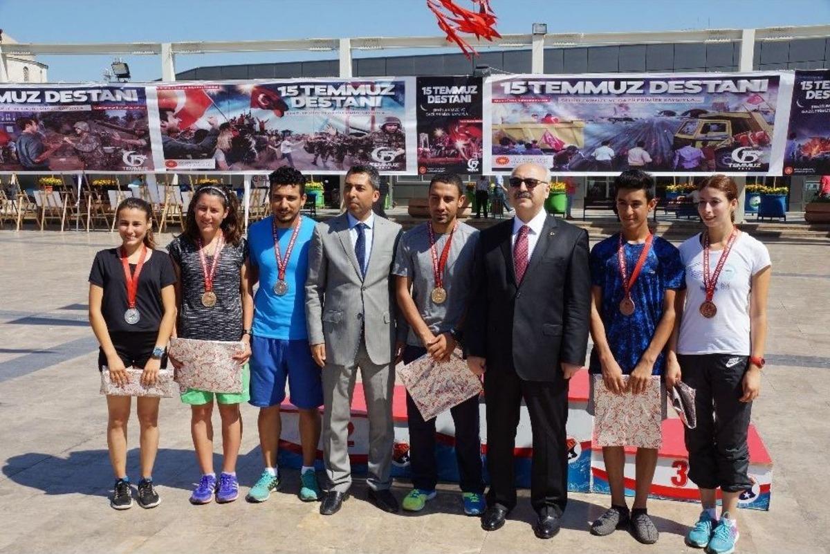 15 Temmuz Şehitleri İ&ccedil;in Koştular