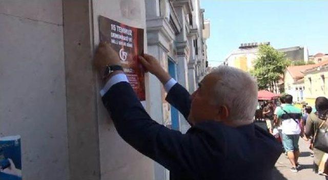 İstiklal Caddesi'nde Mağazalara 