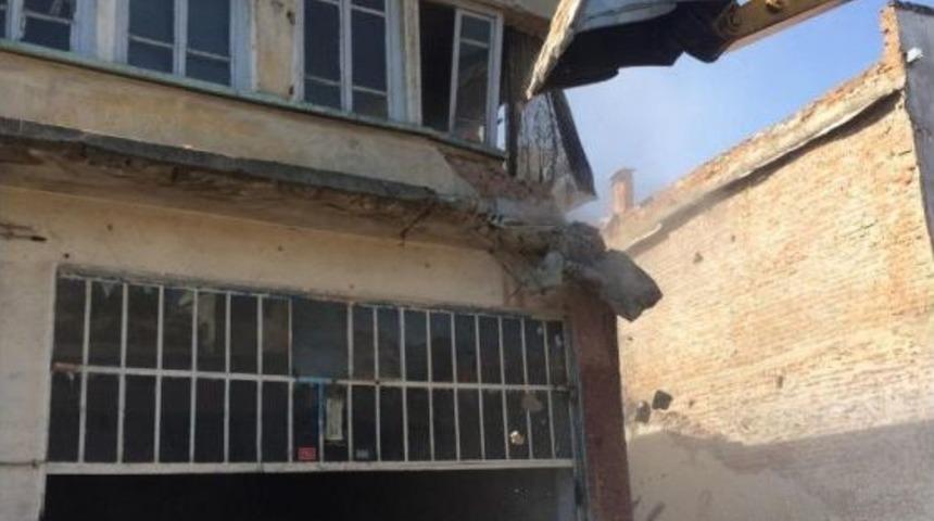 Şehzadeler&rsquo;de Tarihi Yapılar G&uuml;n Y&uuml;z&uuml;ne &Ccedil;ıkıyor