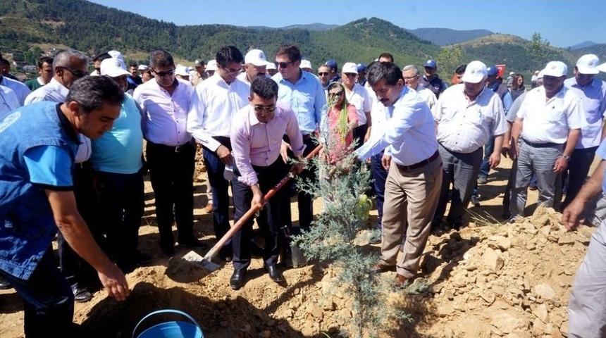 Sarıg&ouml;l&rsquo;de 15 Temmuz Şehitleri Anısına Hatıra Ormanı Oluşturuldu