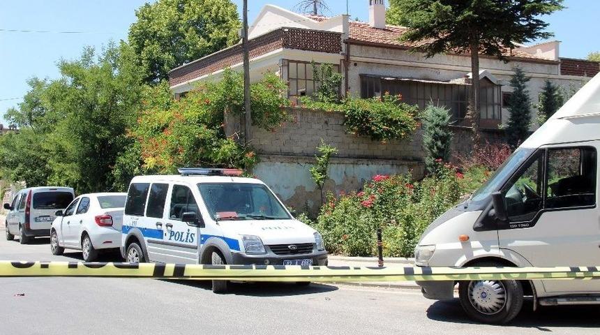 Ter&ouml;ristlerin Evinde 3 Kilo Tnt Patlayıcı Ve Canlı Bomba Yeleği Bulundu