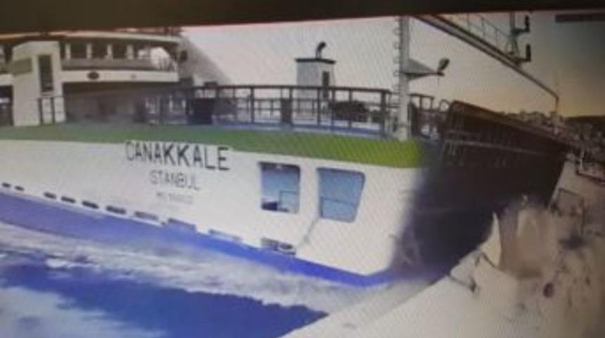 Arabalı Vapur İskeleye &Ccedil;arptı