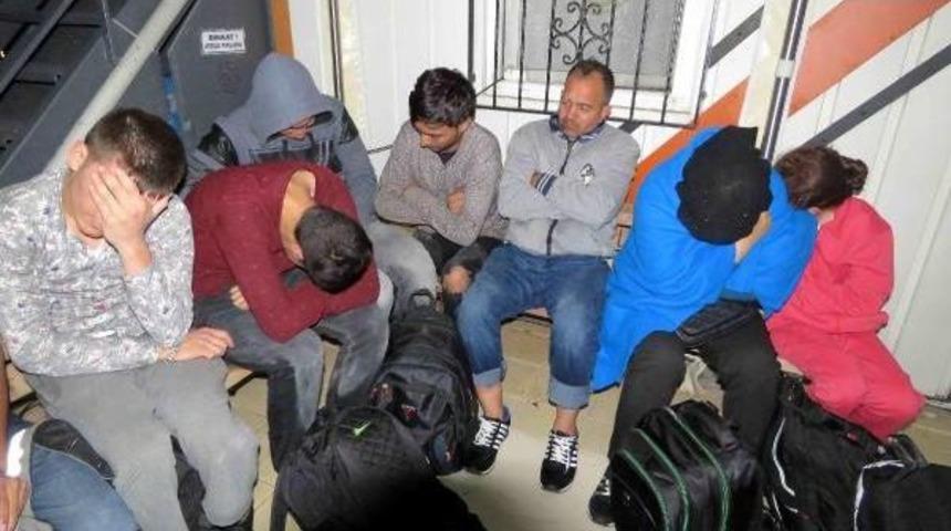 Lastik Botta 35 Ka&ccedil;ak Yakalandı, 3'&uuml; A&ccedil;lıktan Bayıldı