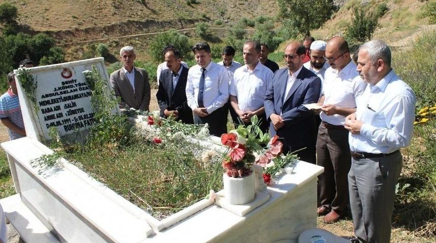 Hakkari&rsquo;de Şehit Mezarlıkları Ziyaret Edildi