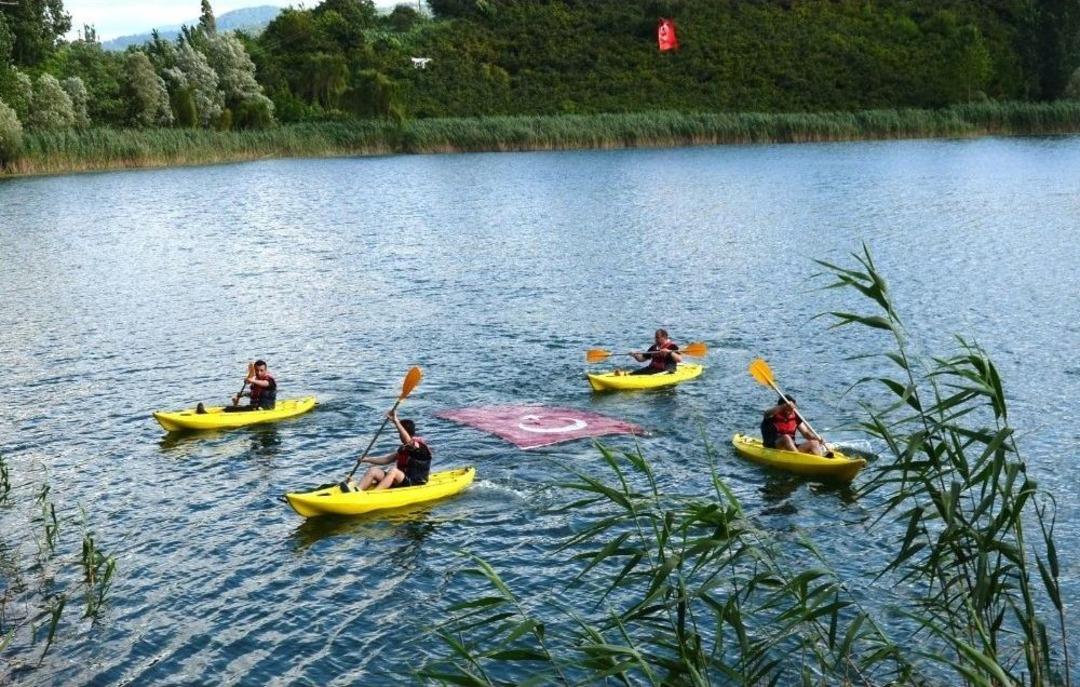 Kanocular Gaga G&ouml;l&uuml;&rsquo;nde T&uuml;rk Bayrağı A&ccedil;tı