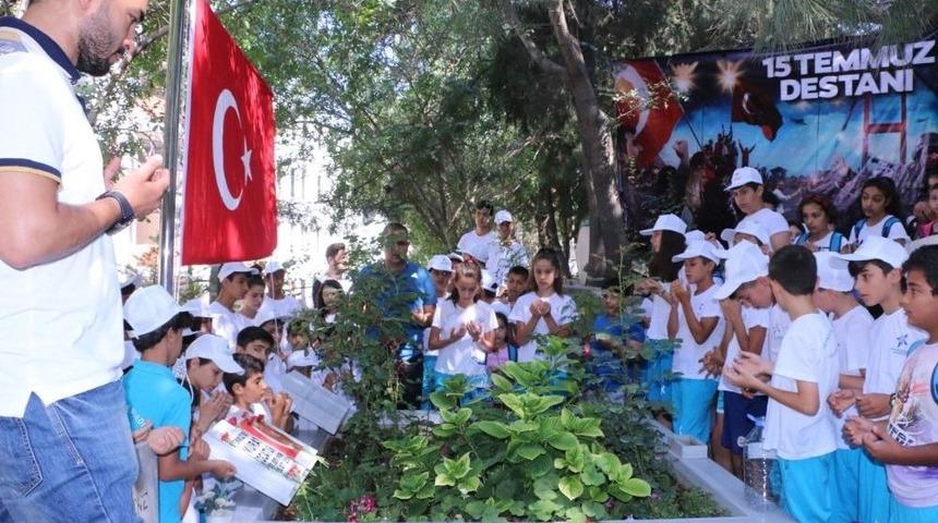 &Ouml;ğrenciler 15 Temmuz Şehitlerini Unutmadı