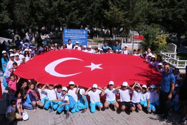 Öğrenciler 15 Temmuz Şehitlerini Unutmadı