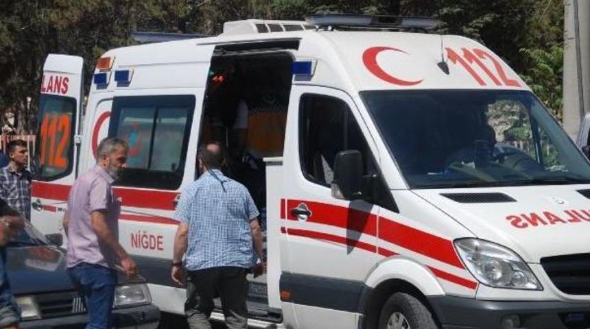 Adliye &Ouml;n&uuml;nde Keserli Boşanma Davası: 1 Yaralı