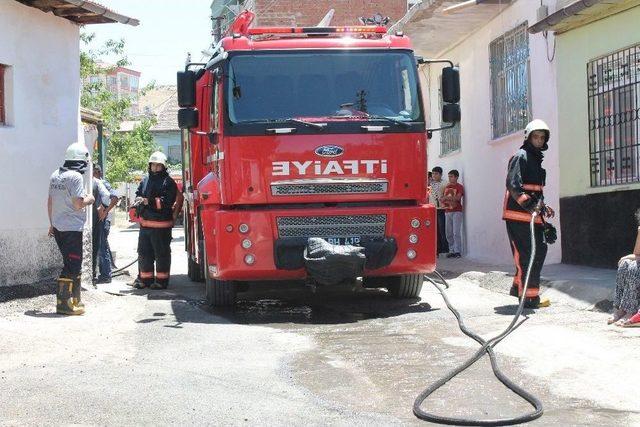 Ekmeklikte Çıkan Yangında 2 Kadın Hastanelik Oldu