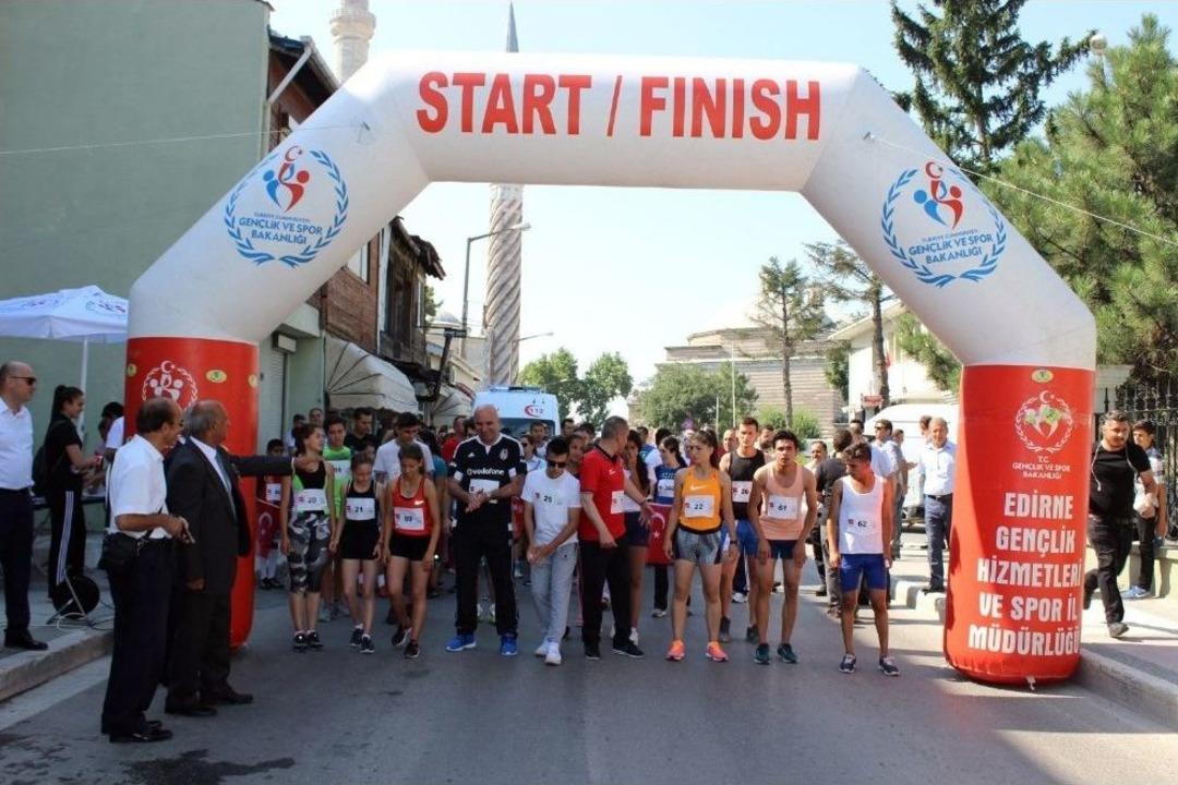 15 Temmuz Şehitleri&rsquo;ni Anma Atletizm Halk Koşusu Koşuldu